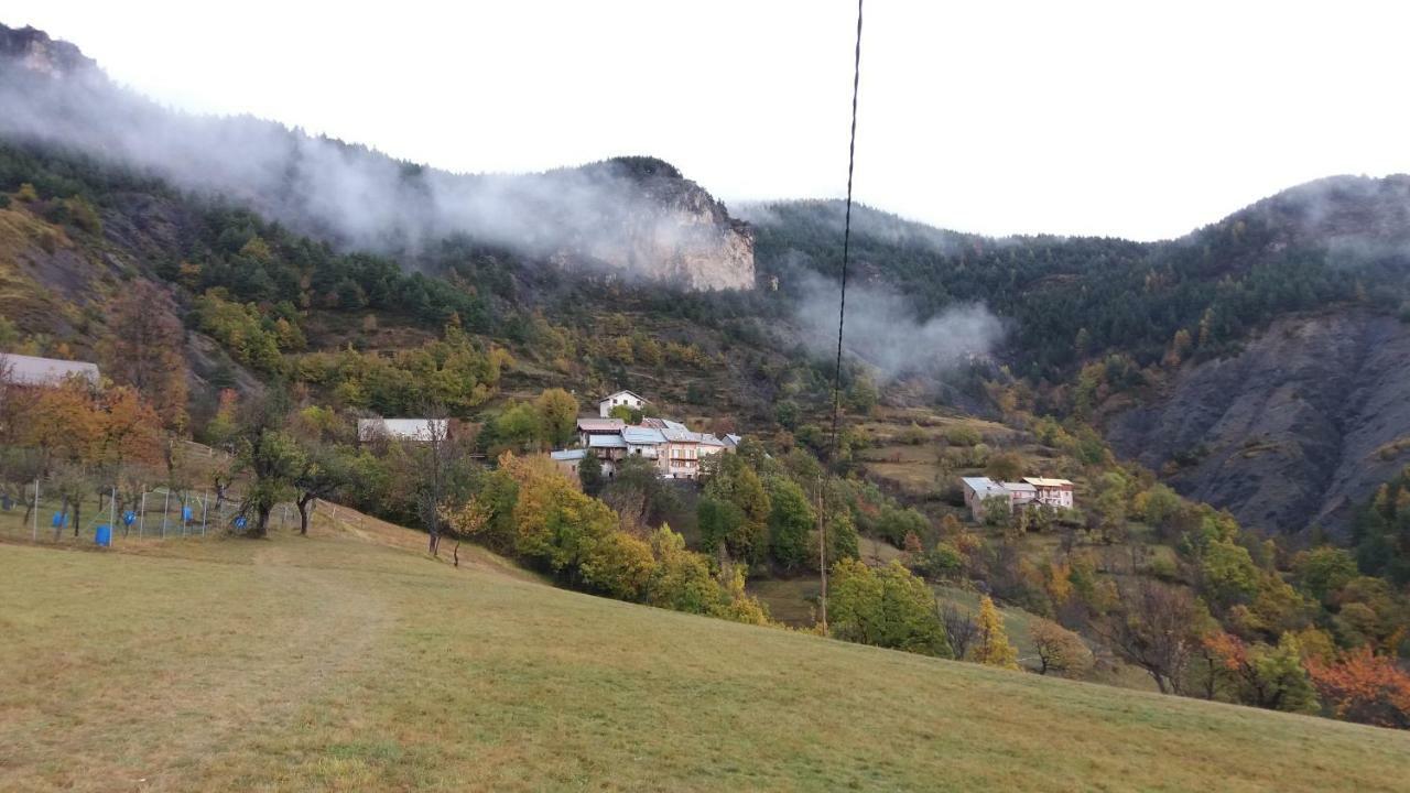 Apibus Domus - Chris Et Steph Villa Guillaumes Exterior photo